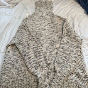 Aerie Cream and Gray Turtleneck Sweater